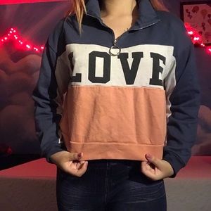 LOVE print Cropped sweater